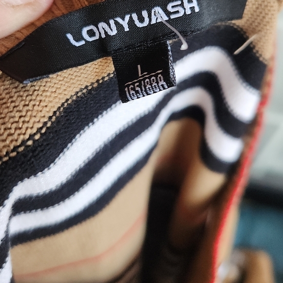 Beautiful Dress WELL MADE 😍 - Picture 8 of 9